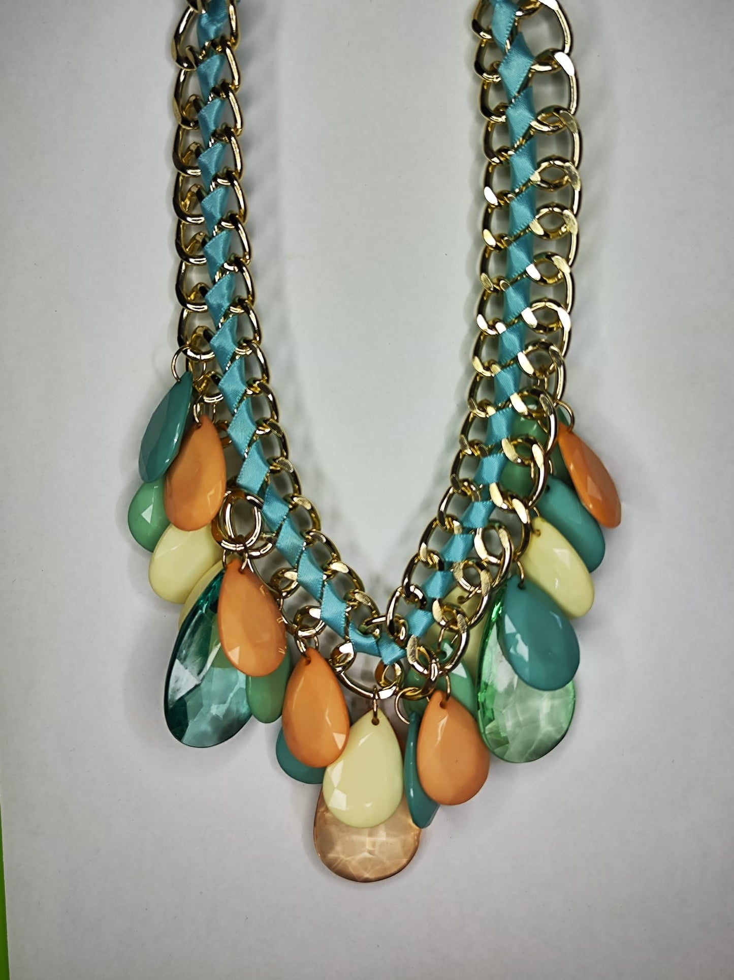 Collar Style verde y multicolor