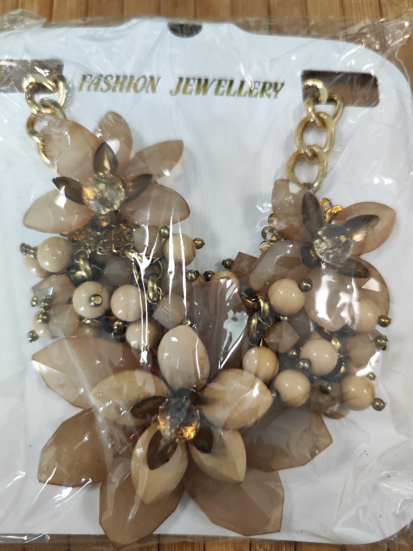 Collar flower marron
