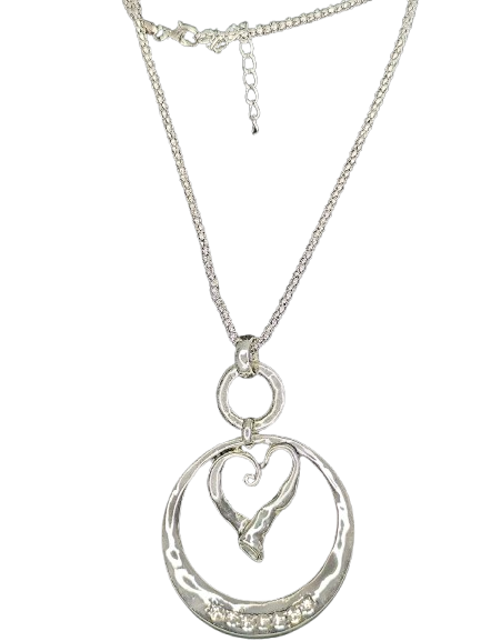 Collar amuleto plateado