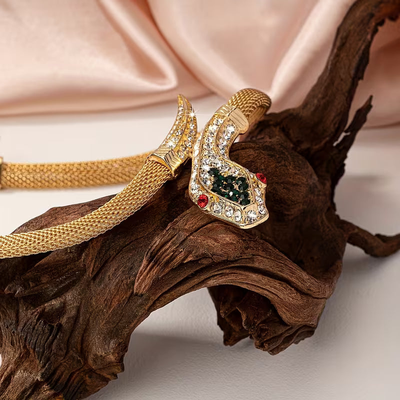 Goldene Schlangenkette