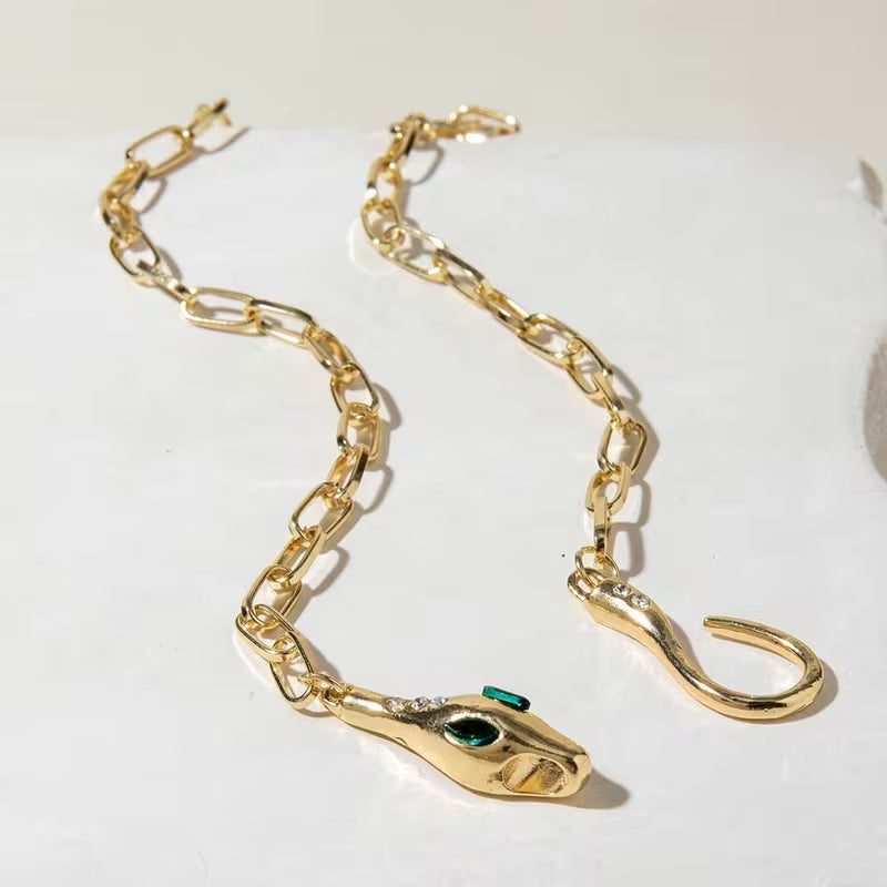 Halskette mit Schlangenschuppen