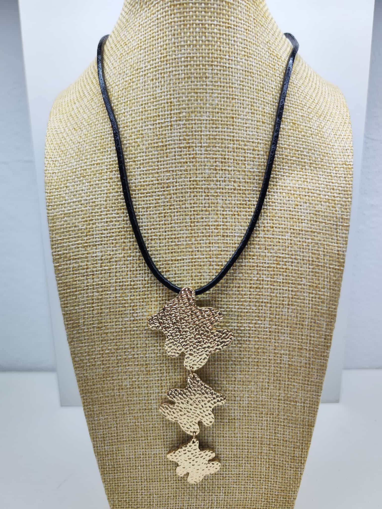 Collar con colgante - Triple oso dorado