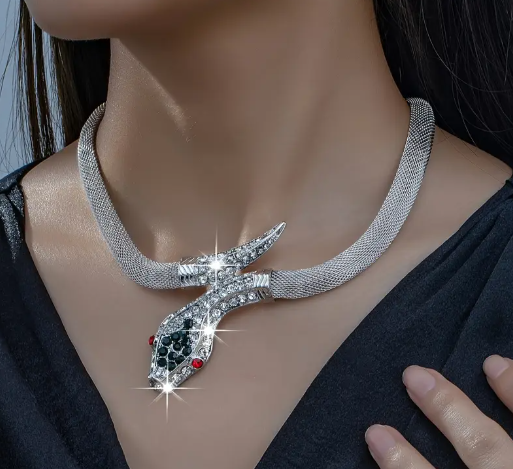 Collar Elegante Vintage de Serpiente