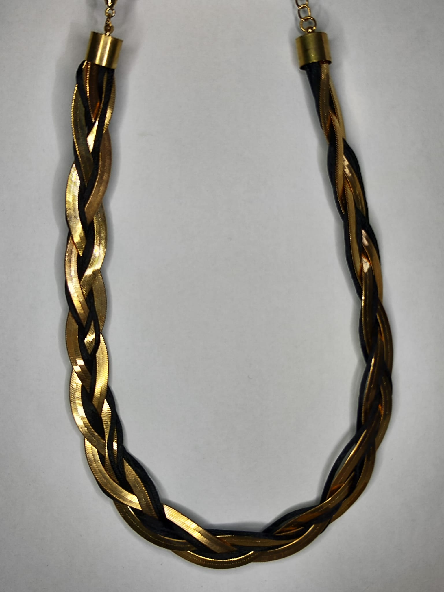 Schwarze und goldene Tanzkette