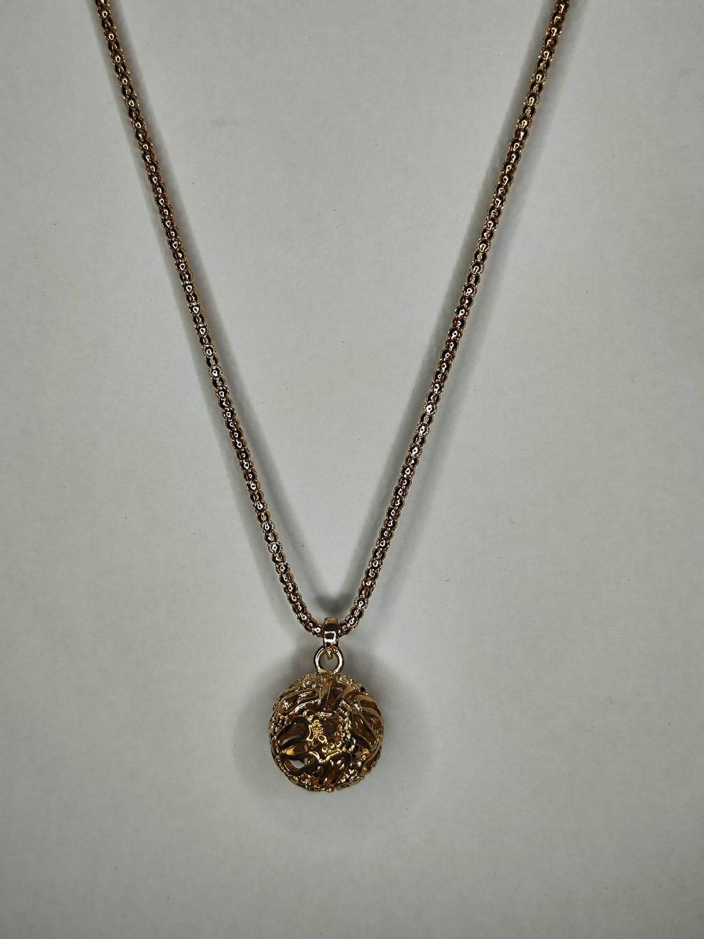 Collar con bola (dorado)