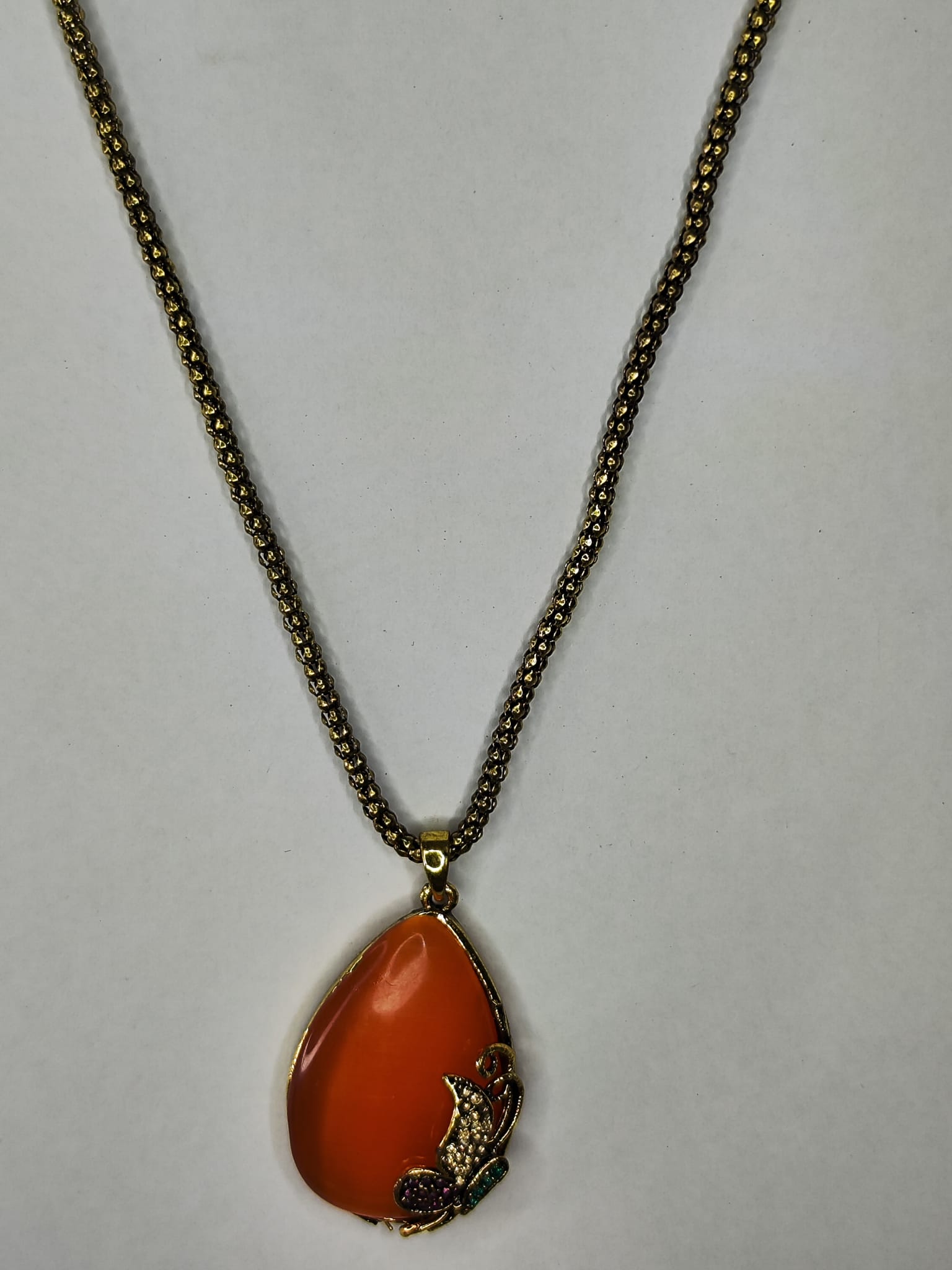 Collar con piedra naranja