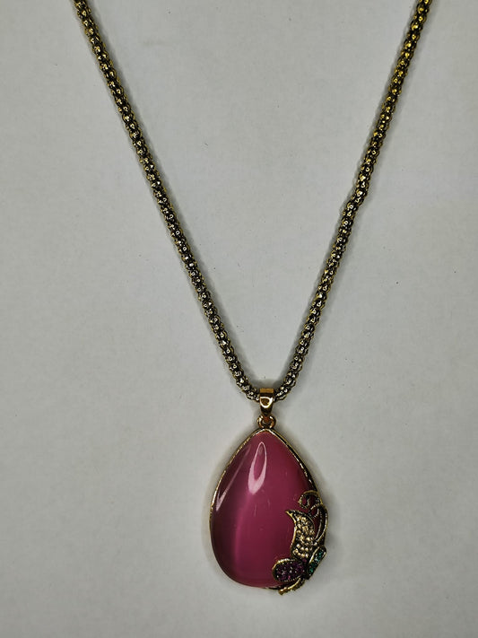 Collar con piedra rosa