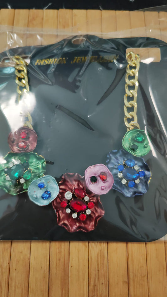 Collar con piedras multicolor