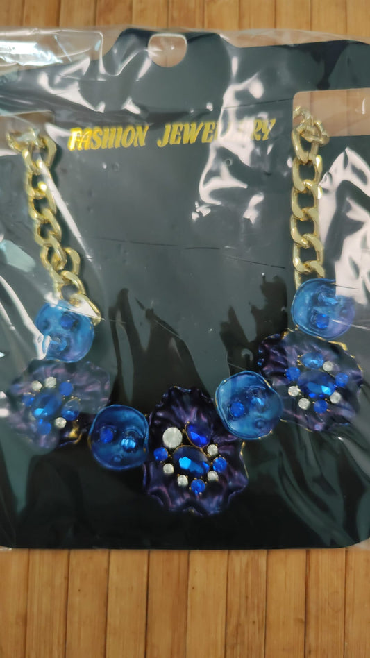 Collar con piedras azul