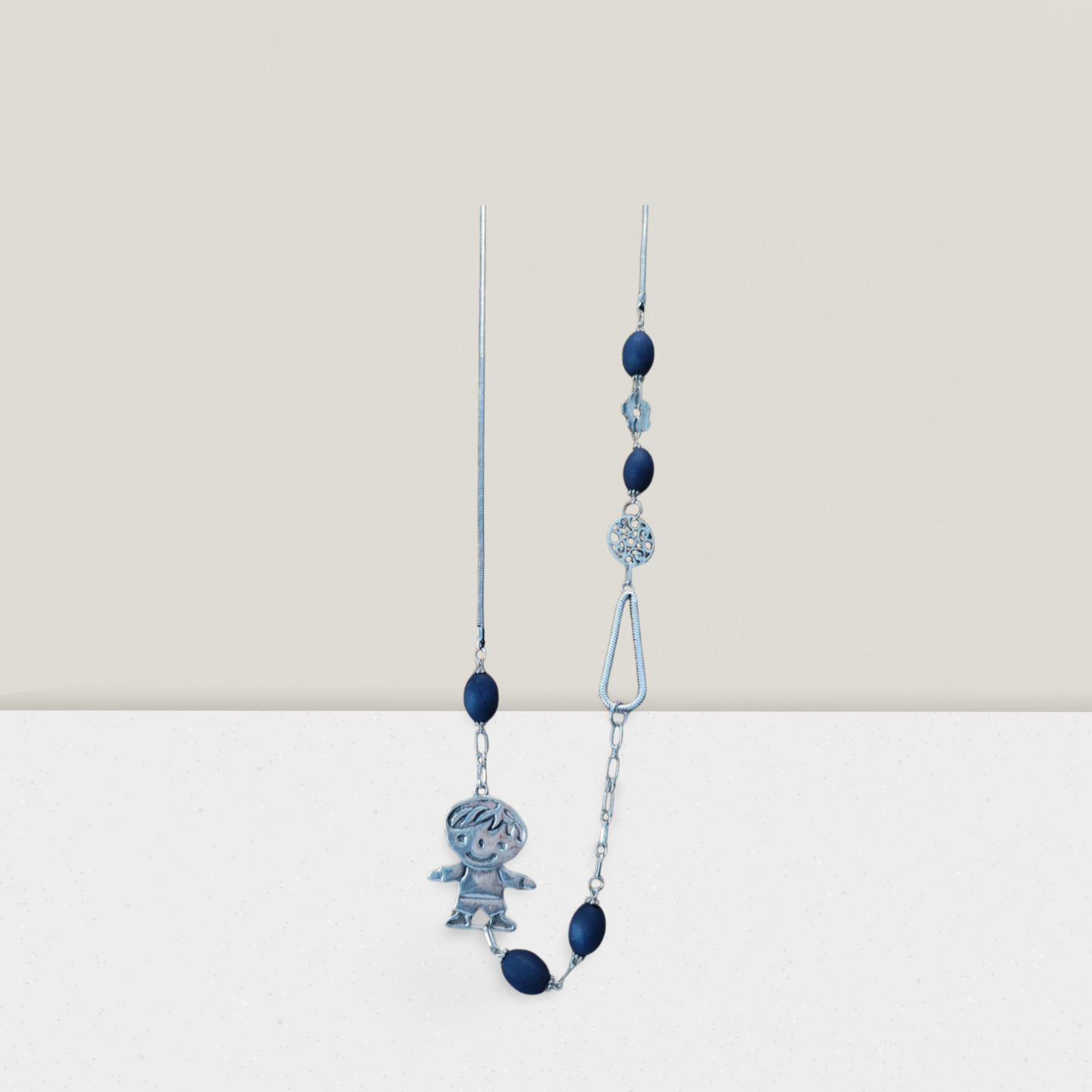 Set aus langer Halskette und Ohrringen