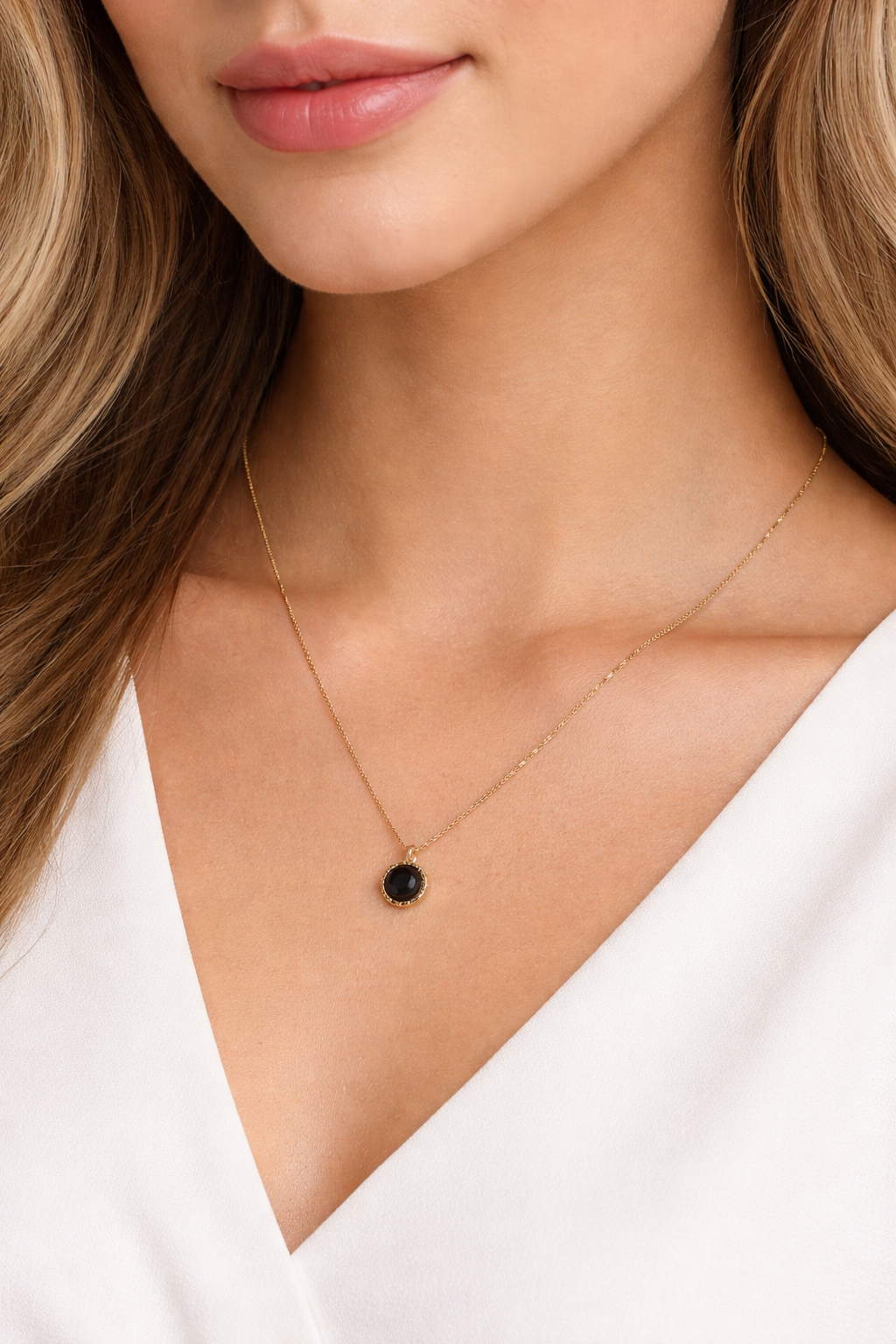 Halskette aus Stahl – feine Spitze