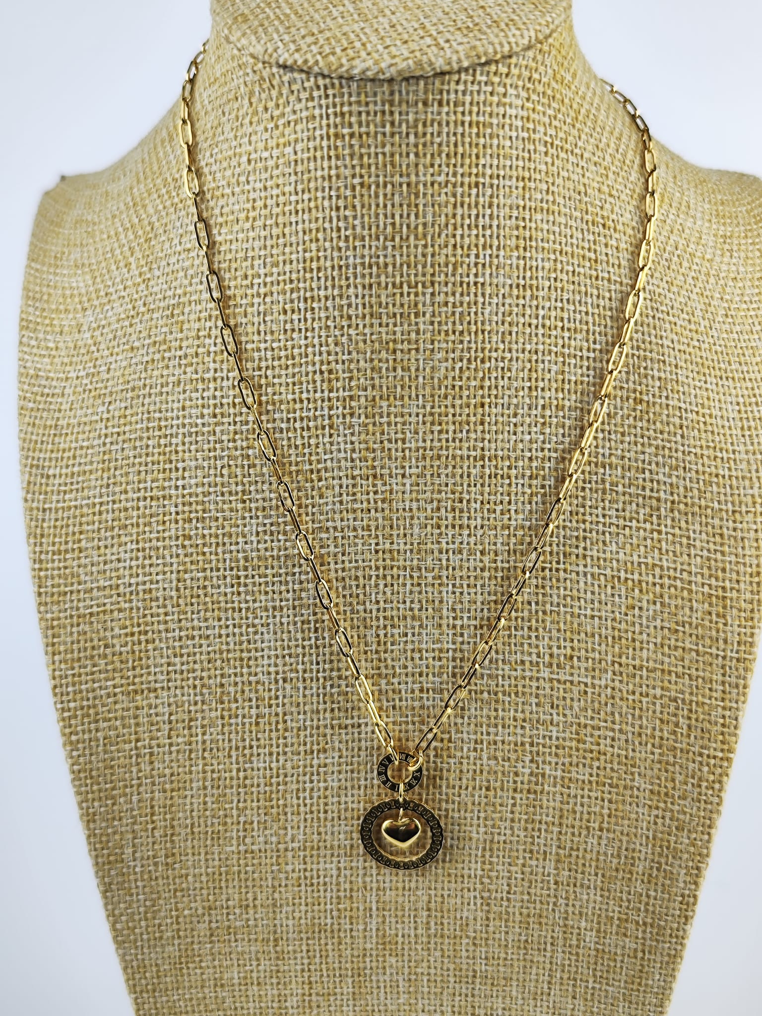 Halskette aus Stahl – Elegantes Medaillon