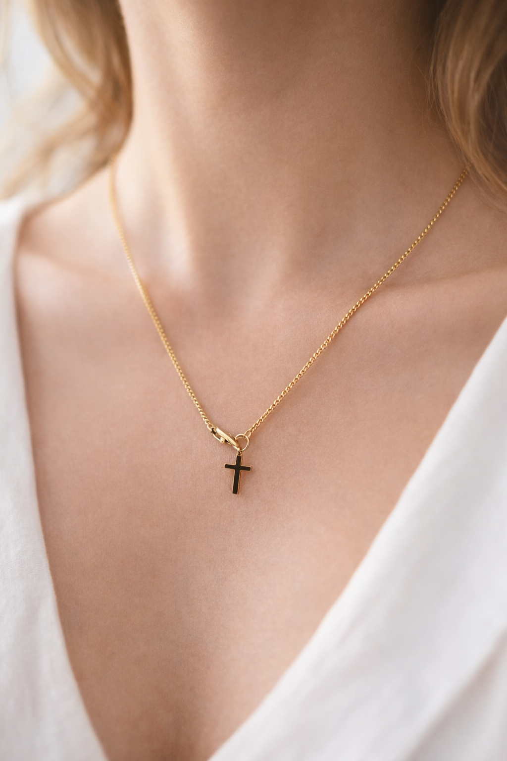 Halskette aus Stahl – Feines Kreuz