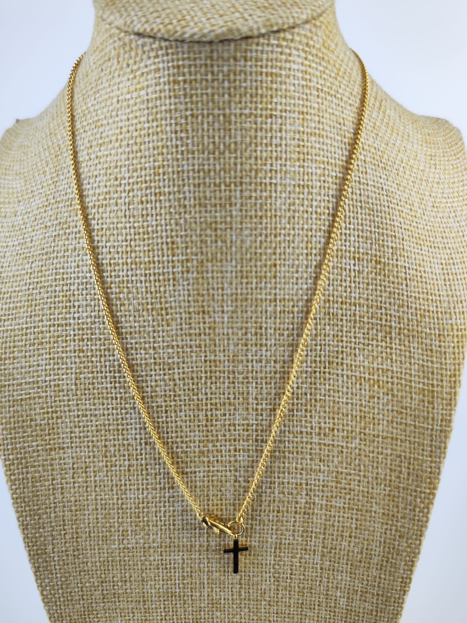 Halskette aus Stahl – Feines Kreuz