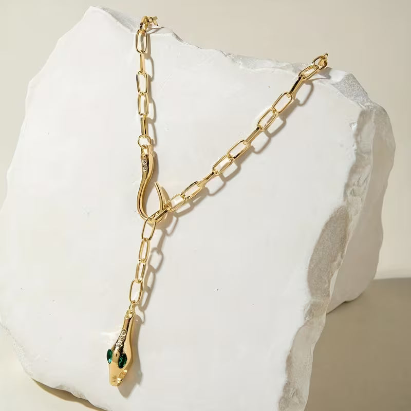 Halskette mit Schlangenschuppen