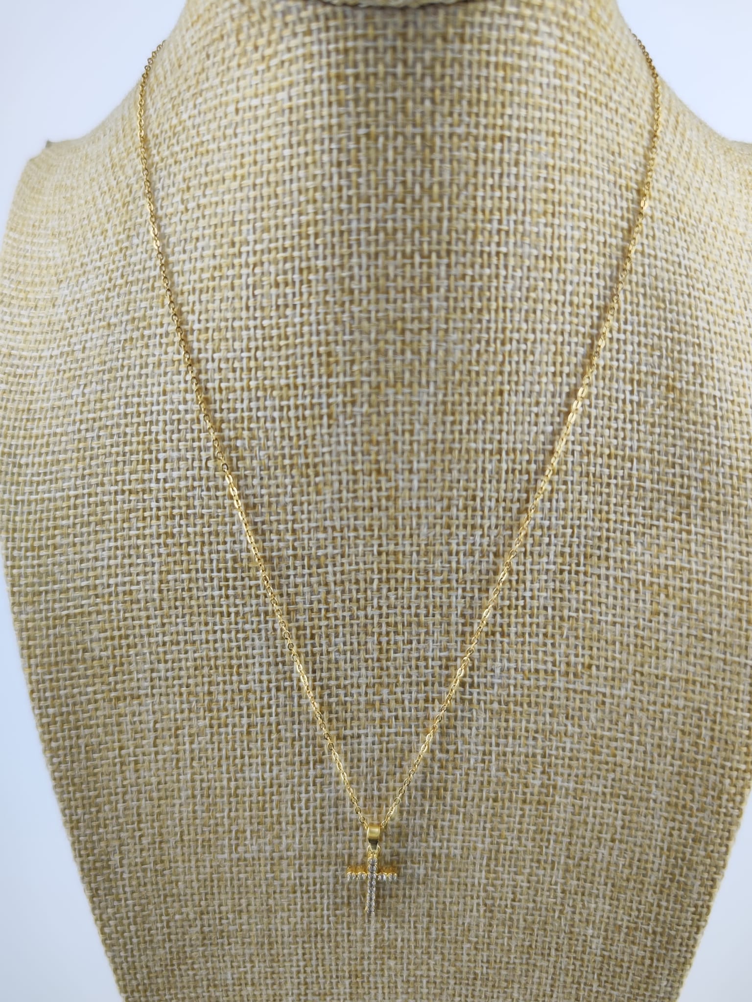 Halskette aus Stahl – Elegantes Kreuz