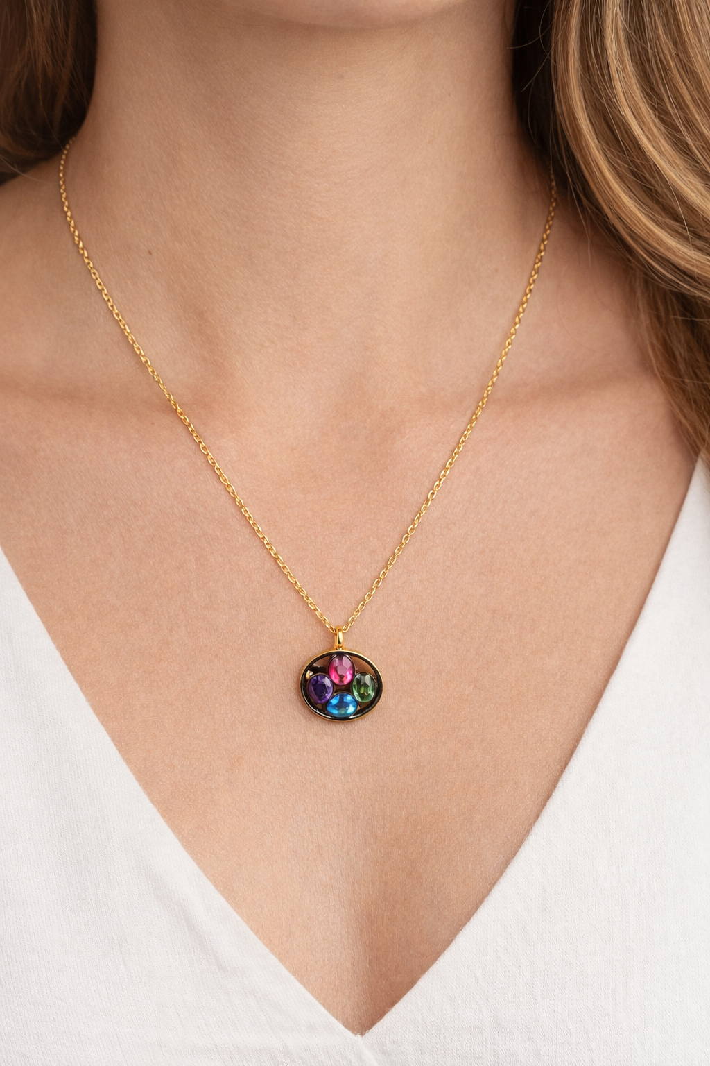 Halskette aus Stahl – mehrfarbiges Medaillon
