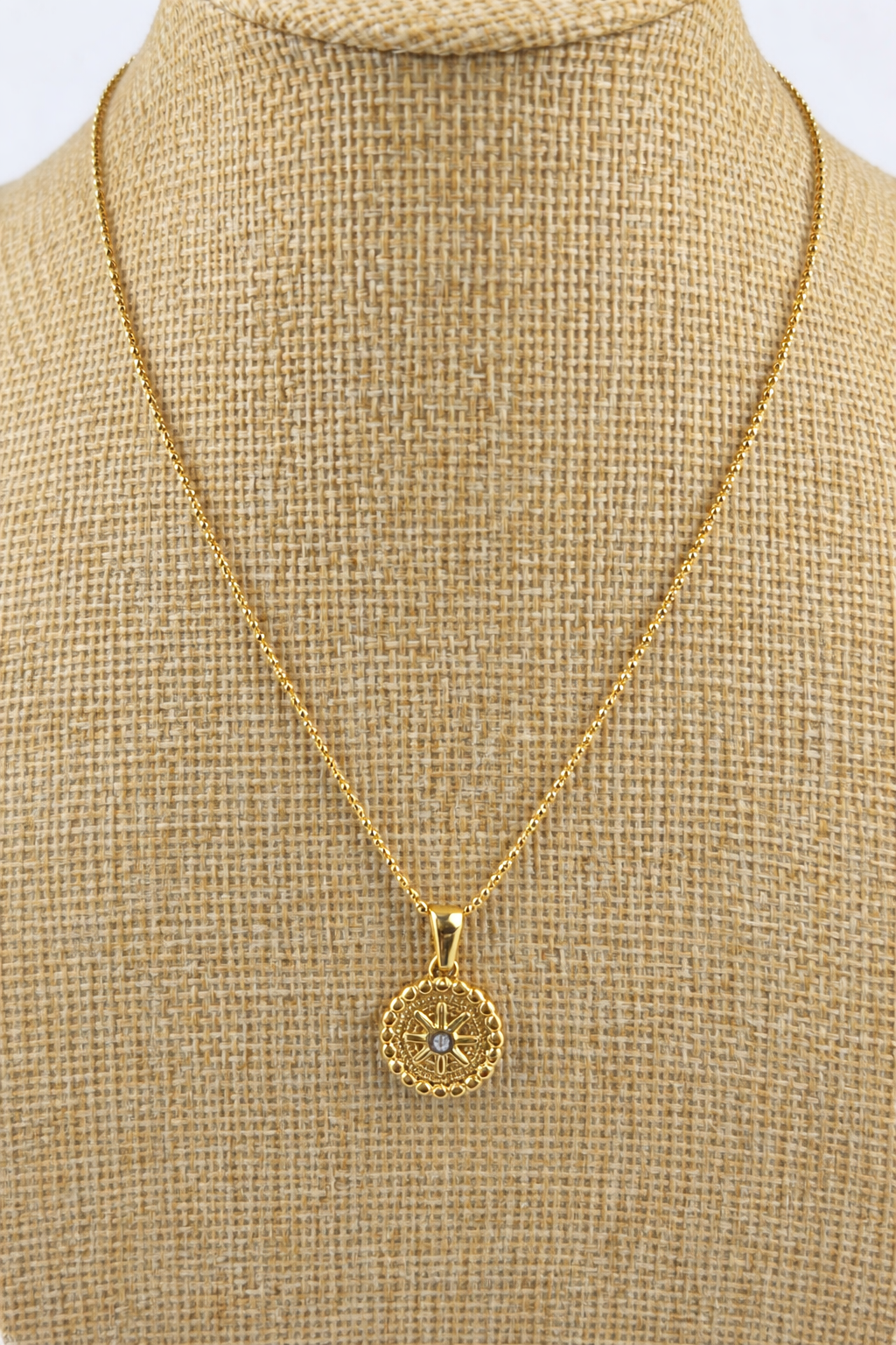 Halskette aus Stahl - Medaillon