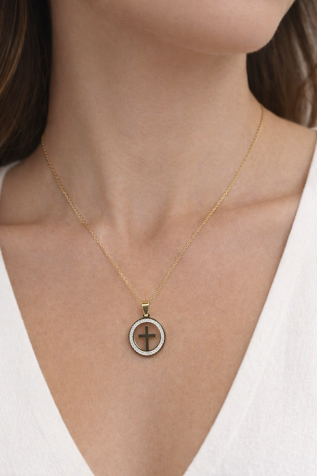 Halskette aus Stahl – Medaillon mit Kreuz