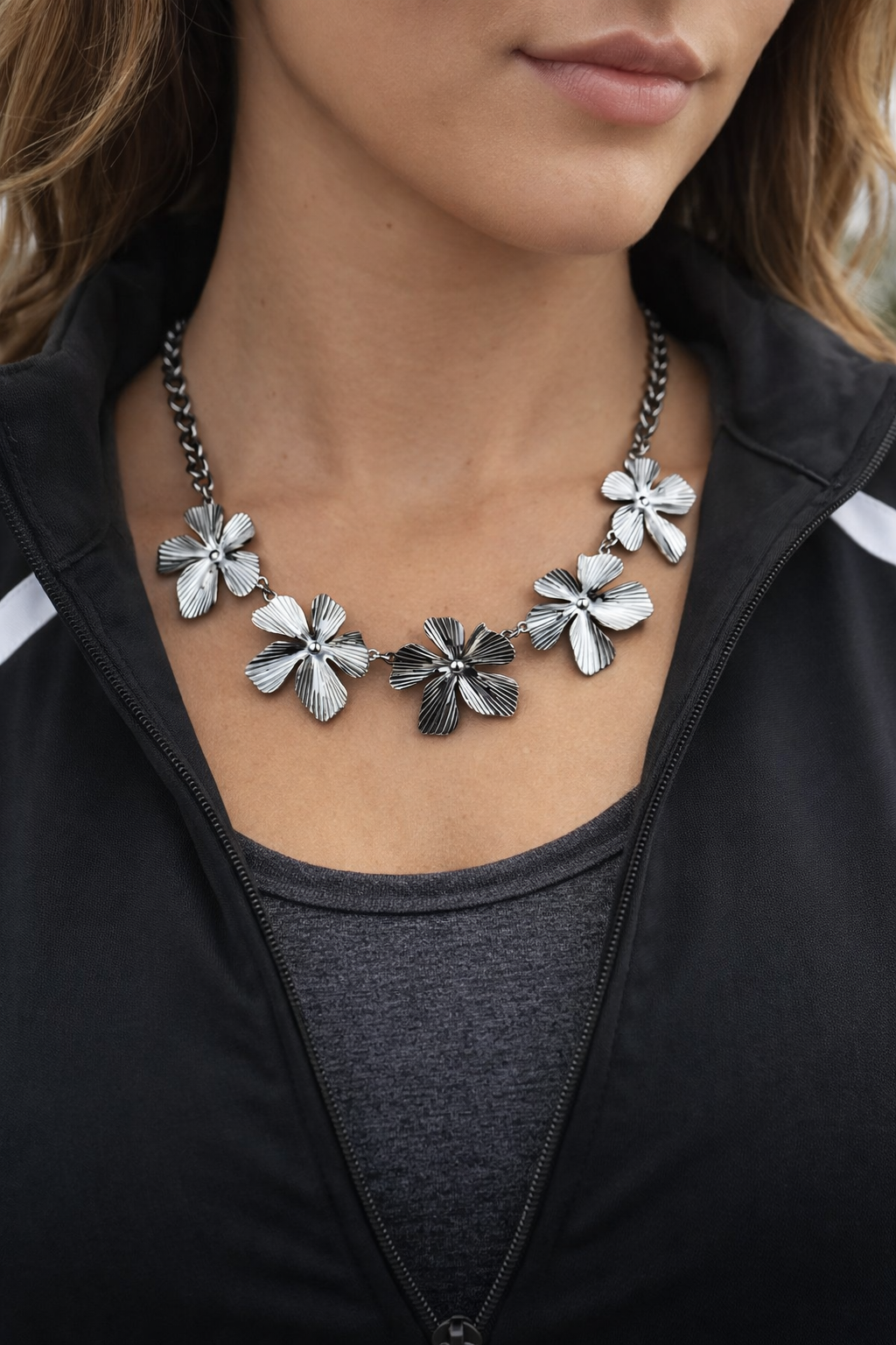 Collar de acero - Flores plateado