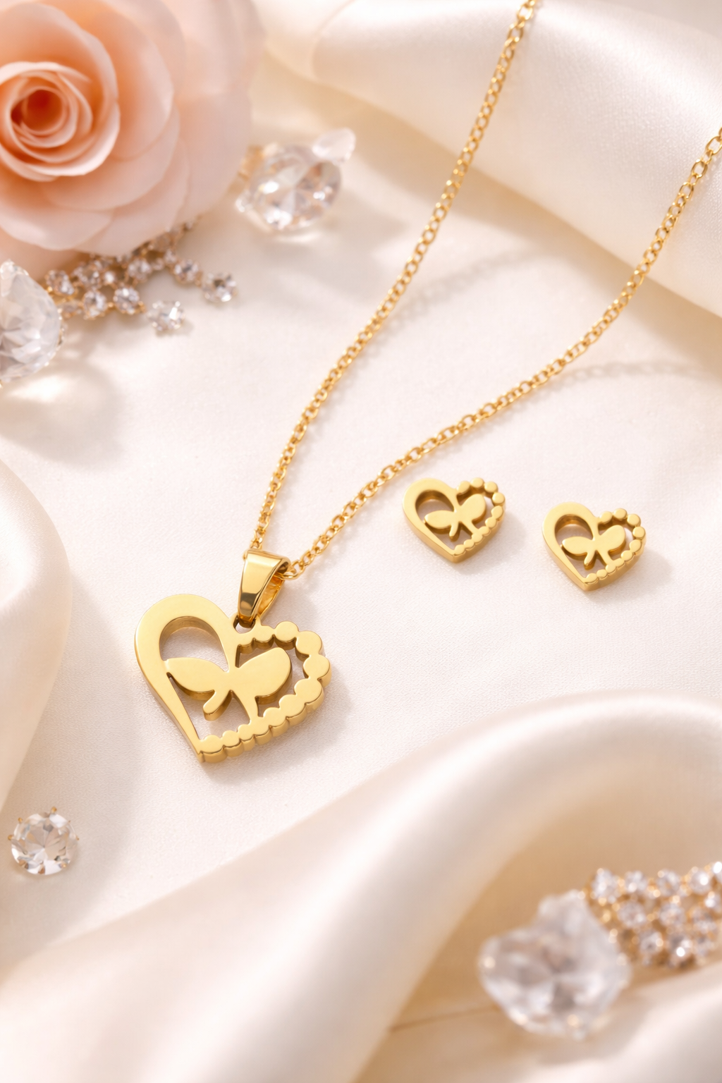 Conjunto dorado - Corazon con mariposa