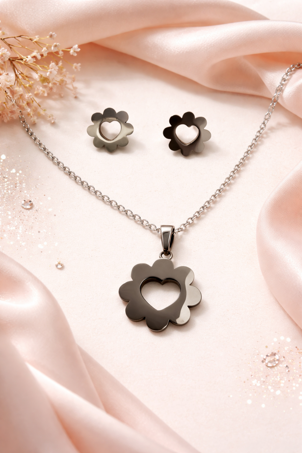 Conjunto plateado - Flor con corazon
