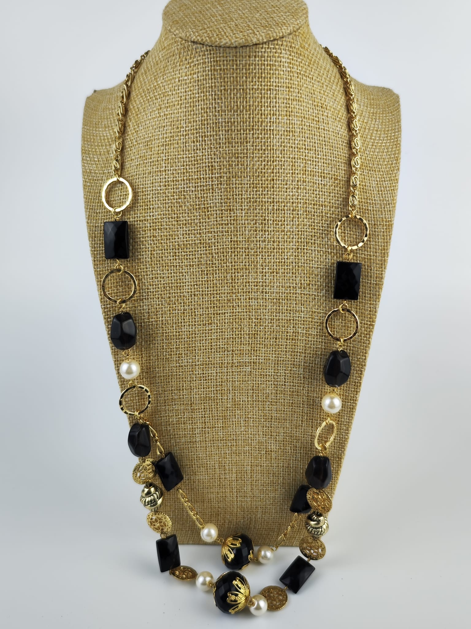 Lange Halskette – Ensemble in Weiß, Schwarz und Gold