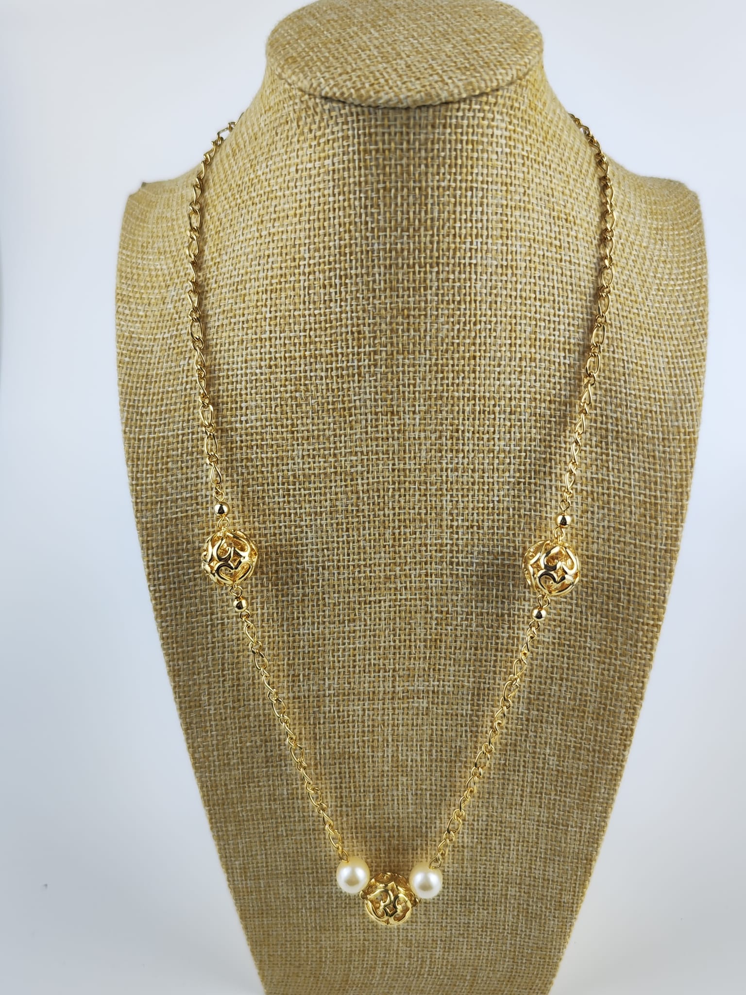 Collar dorado - Elegancia