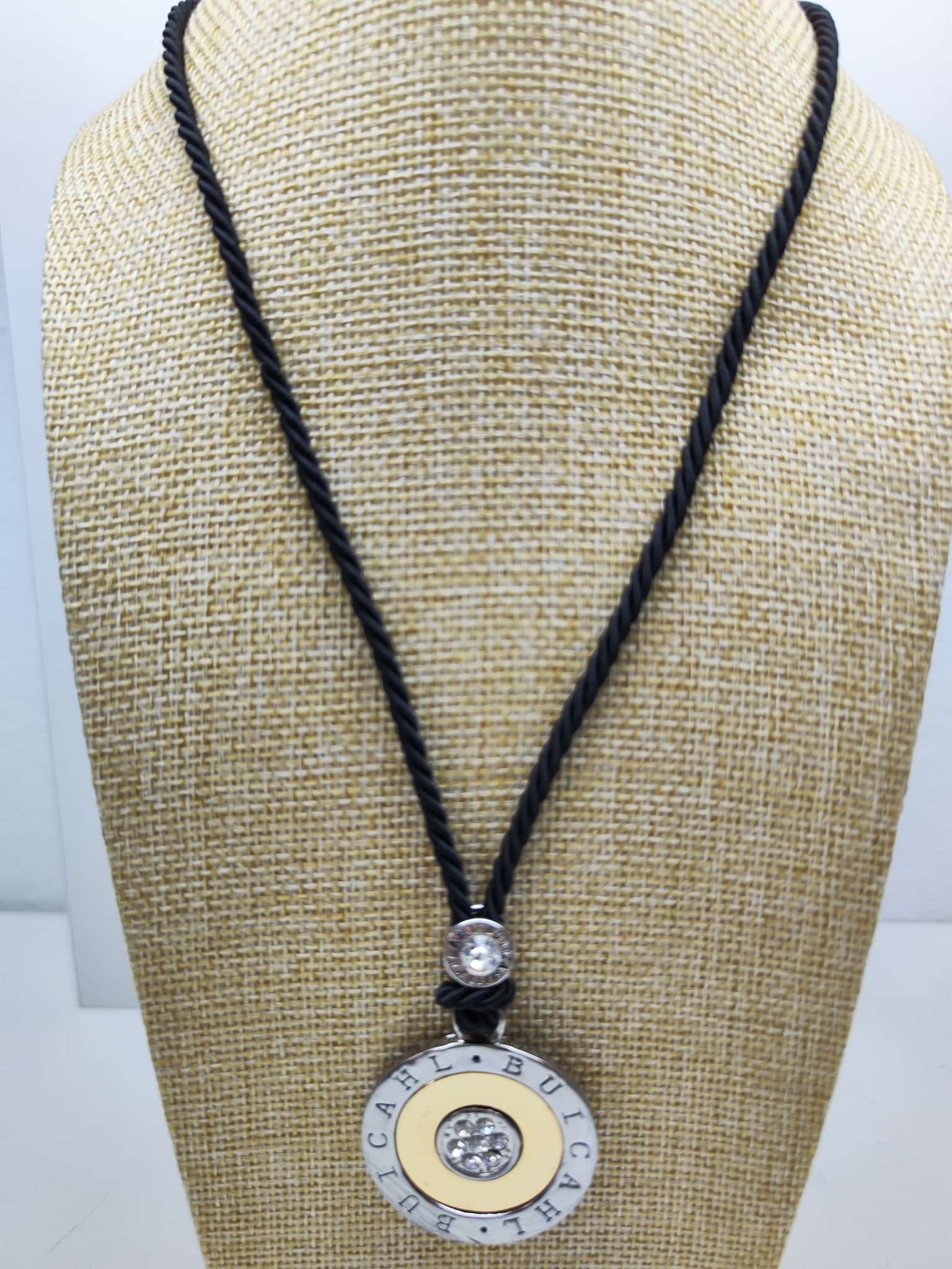 Collar con colgante - Medallón