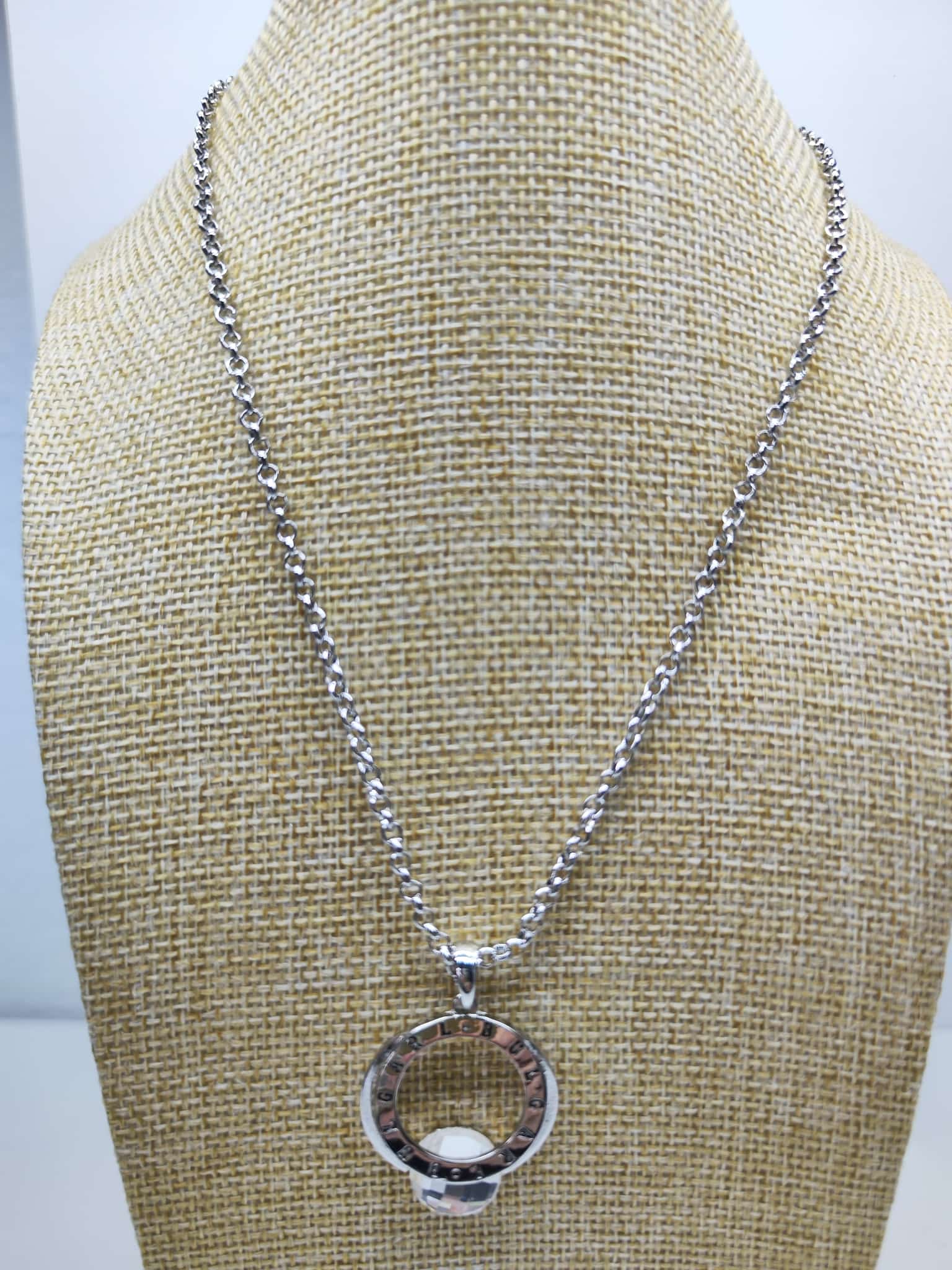 Collar con colgante - Medallón en medallón