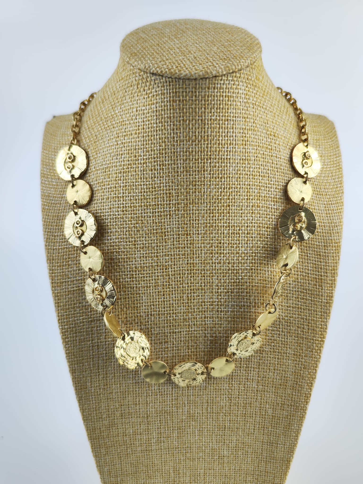 Collar dorado - Elegante