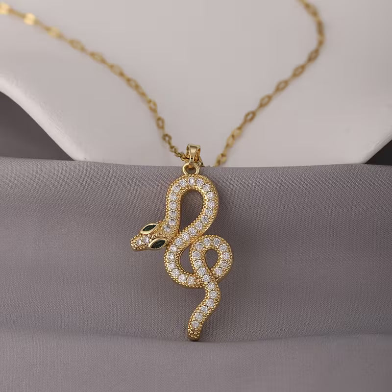 Silberne Halskette mit Kupferanhänger