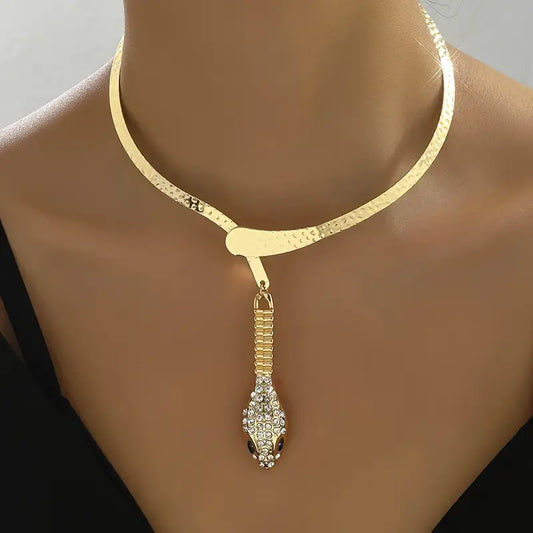 Collar de Cadena Serpiente para Mujer con Colgante