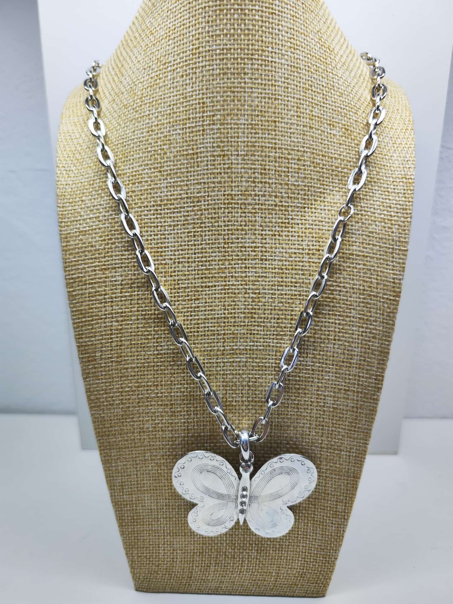 Collar largas - Mariposa