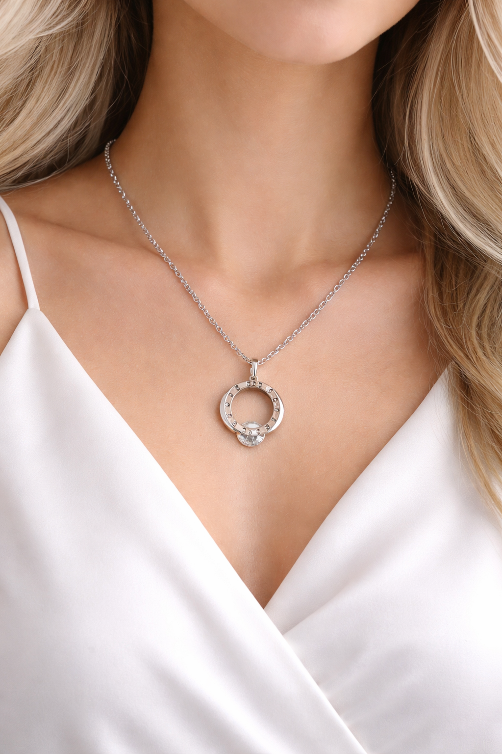 Collar con colgante - Medallón en medallón