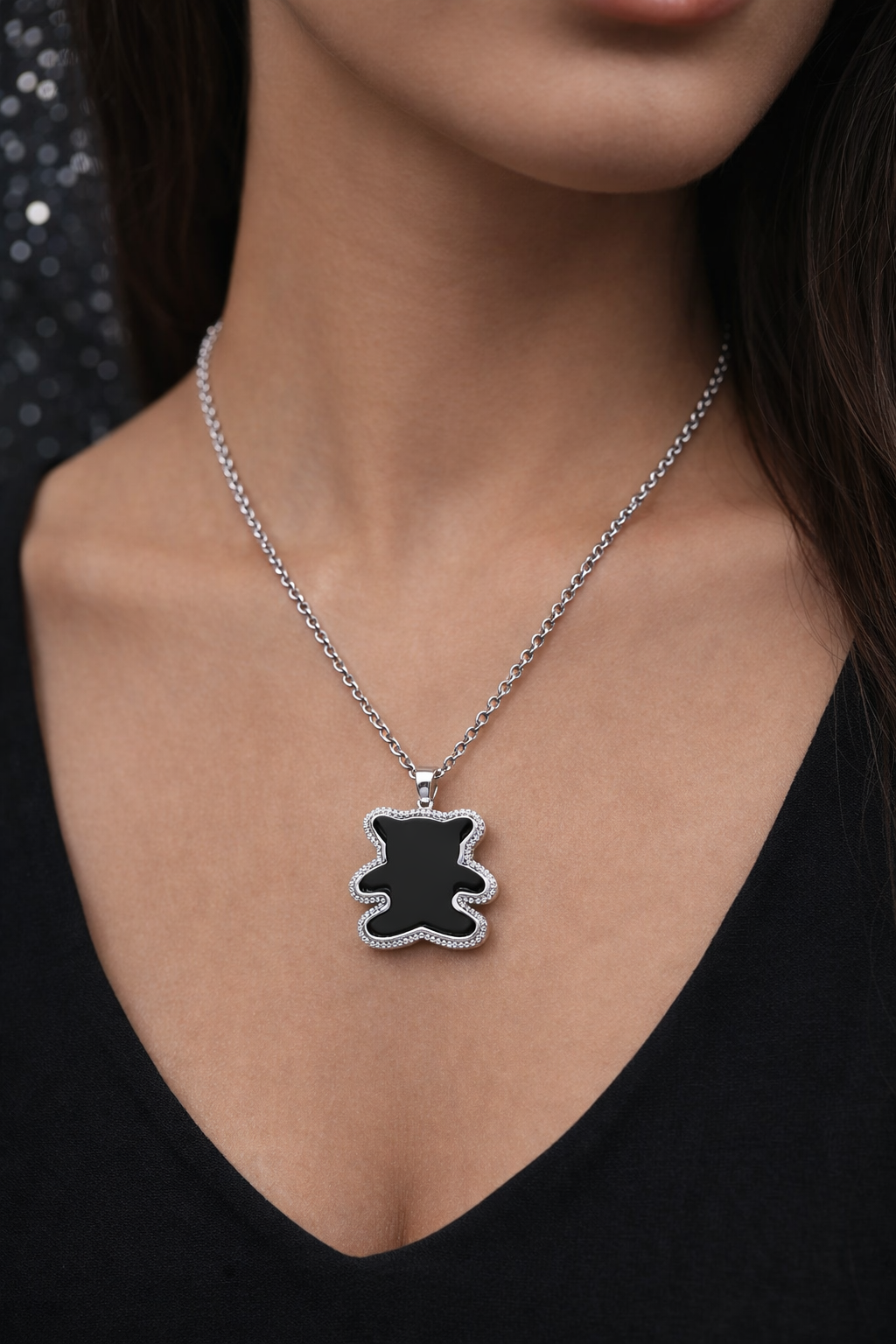 Halskette mit Anhänger – Schwarzbär