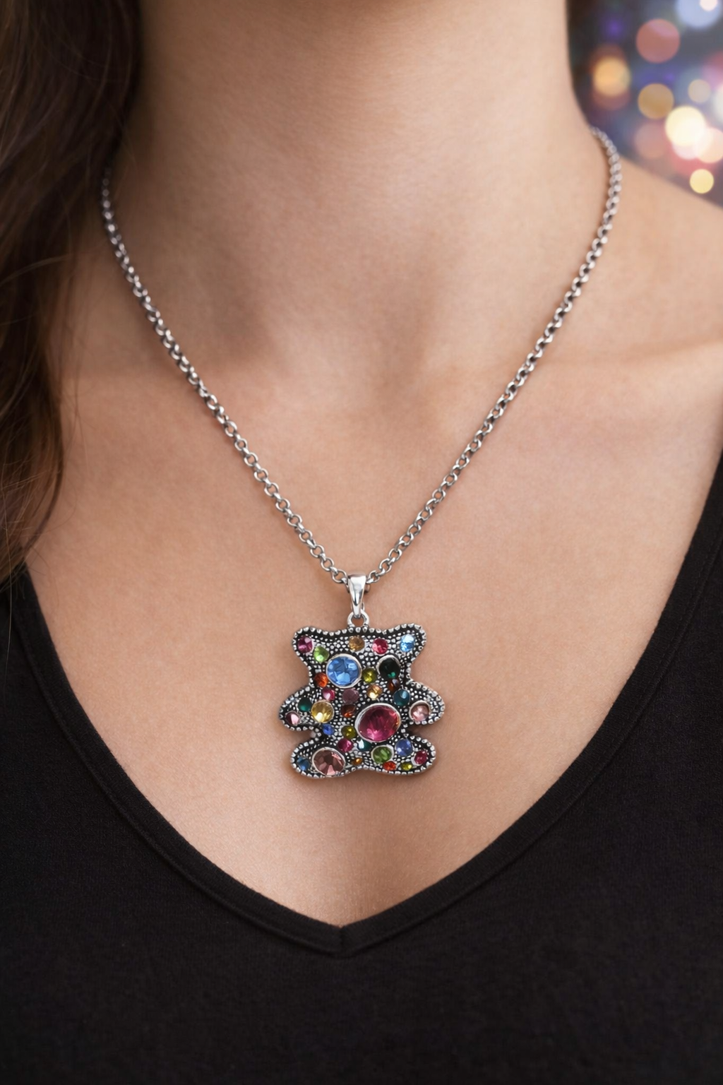 Halskette mit Anhänger – Mehrfarbiger Bär
