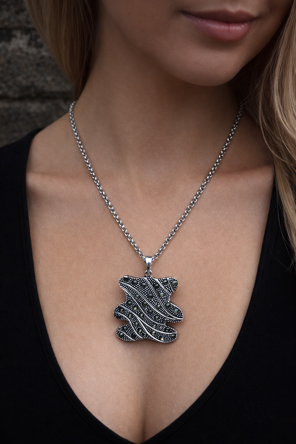 Halskette mit Anhänger – Mini-Schwarzbär