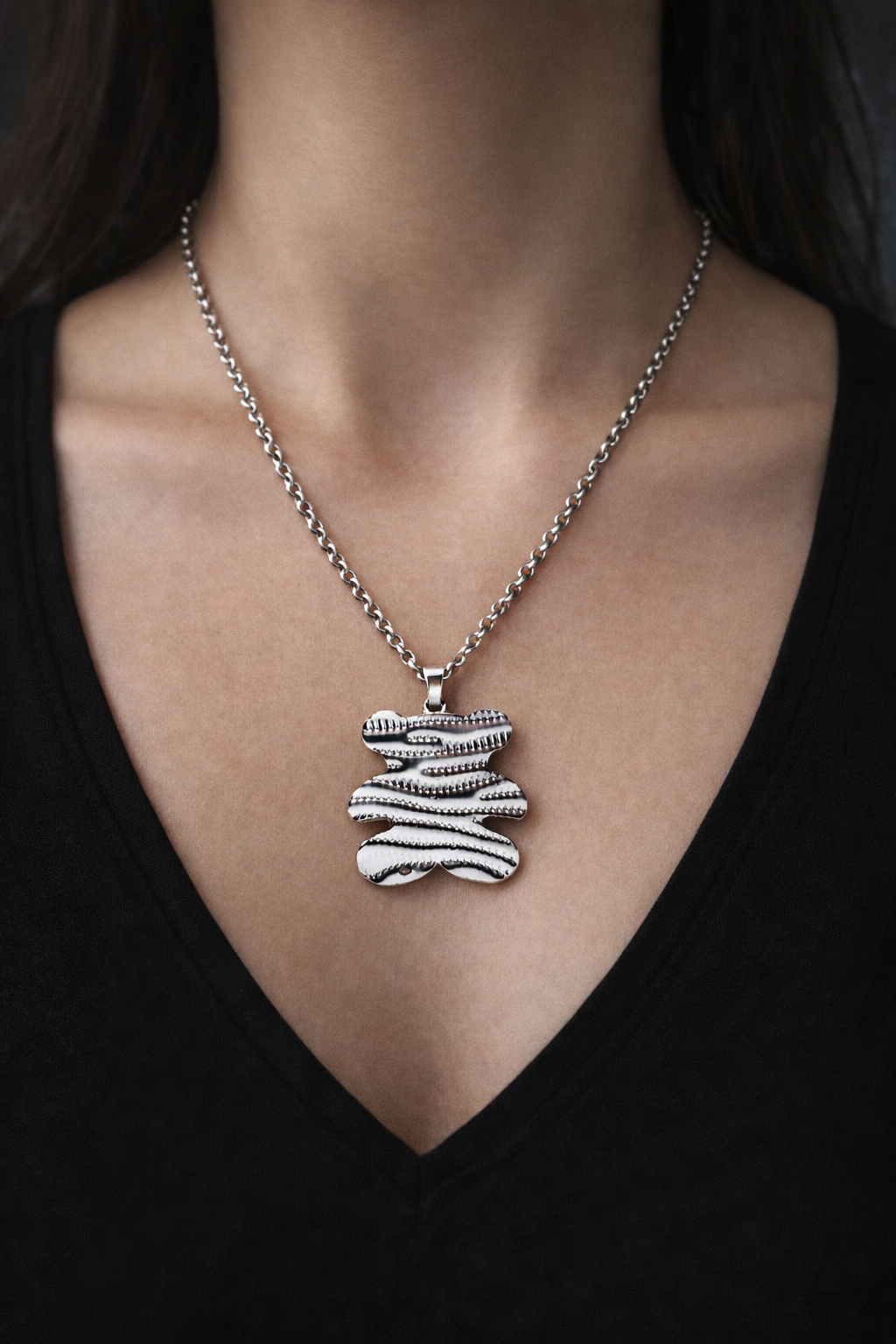 Halskette mit Anhänger – Silberner Wellenbär