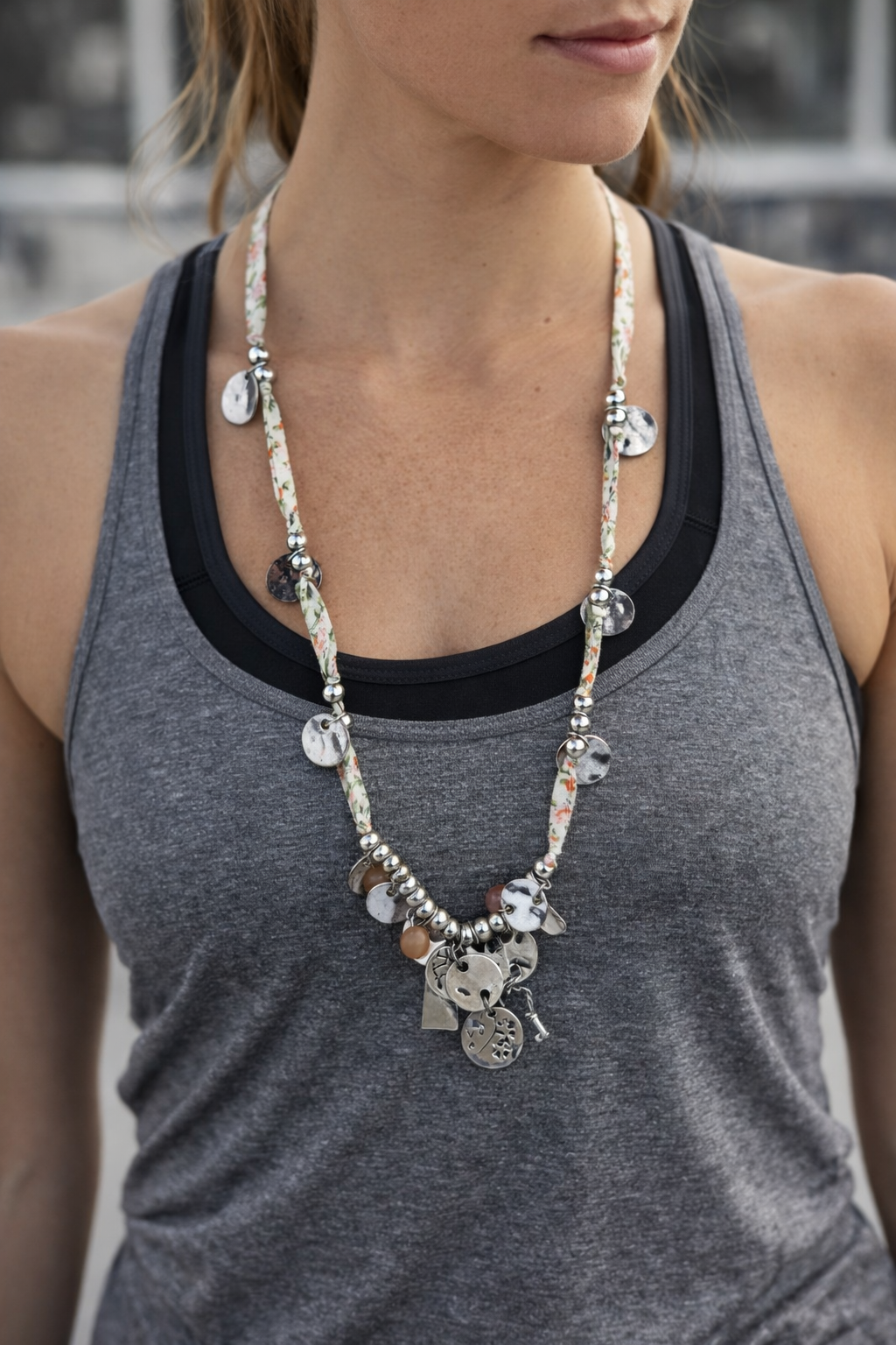 Collar larga - Moderna